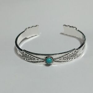 Silver Colour Turquoise 1 Stone Bracelet Arrow Design